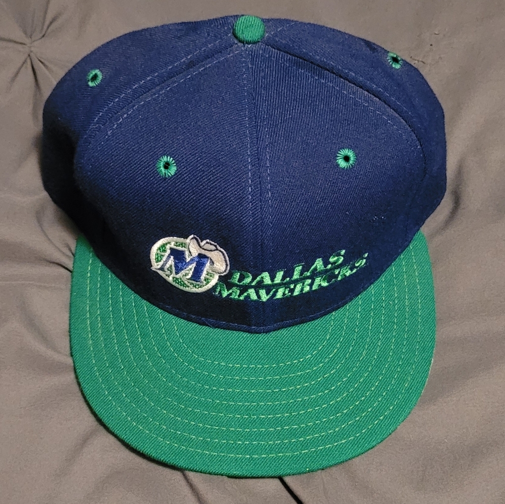 Dallas Mavericks Vintage New Era 59Fifty - Size 7 5/8